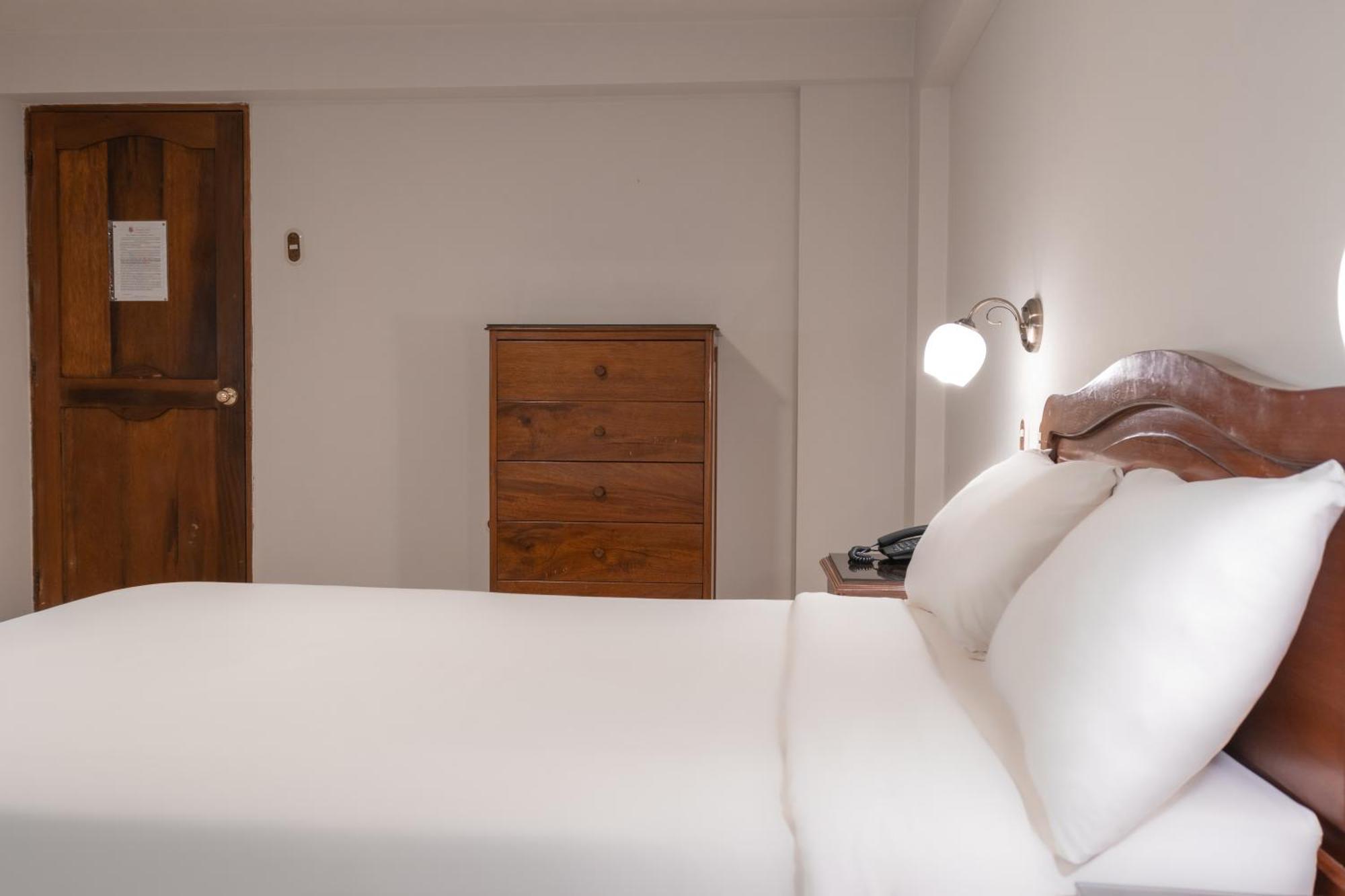 Hotel Alexander Trujillo Habitación foto
